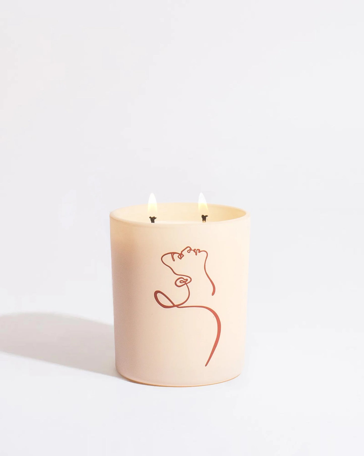 Nến thơm Lemona – Hương oải hương dịu nhẹ.