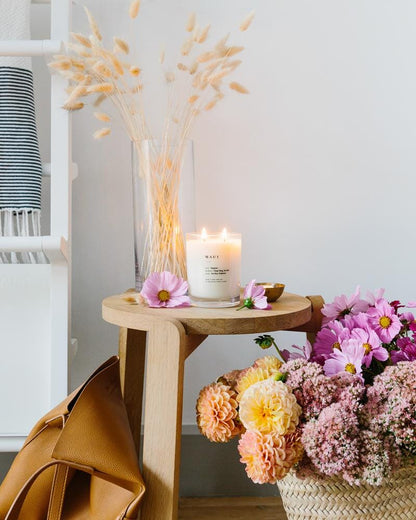 Nến thơm Lemona – Hương oải hương dịu nhẹ.
