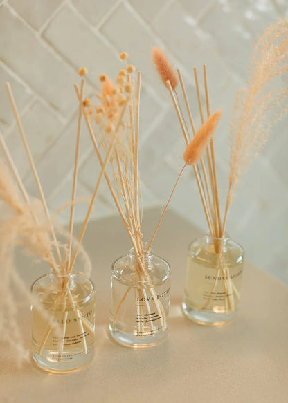 Nến thơm Lemona – Hương oải hương dịu nhẹ.